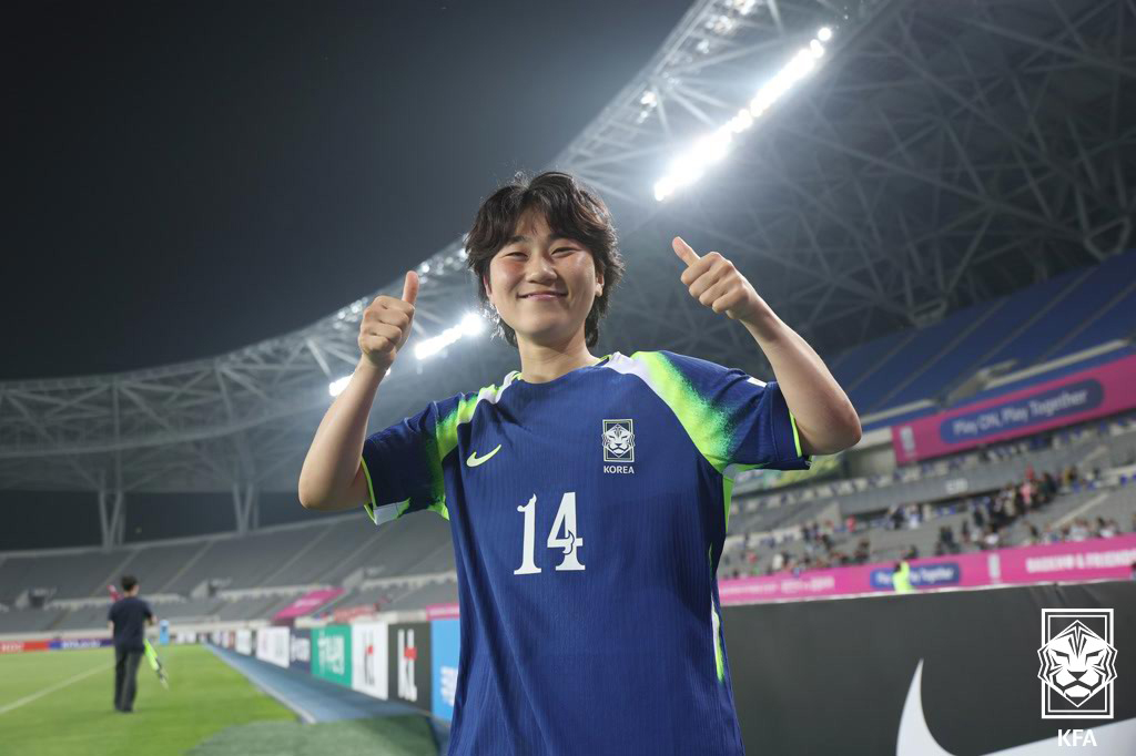 (서울=뉴스1) = 대한민국 여자 축구 국가대표팀의 정민영이 2일 경기 용인미르스타디움에서 열린 '쿠팡플레이 초청 여자축구국가대표팀 친선경기' 콜롬비아와의 2차전에서 A매치 데뷔골 …