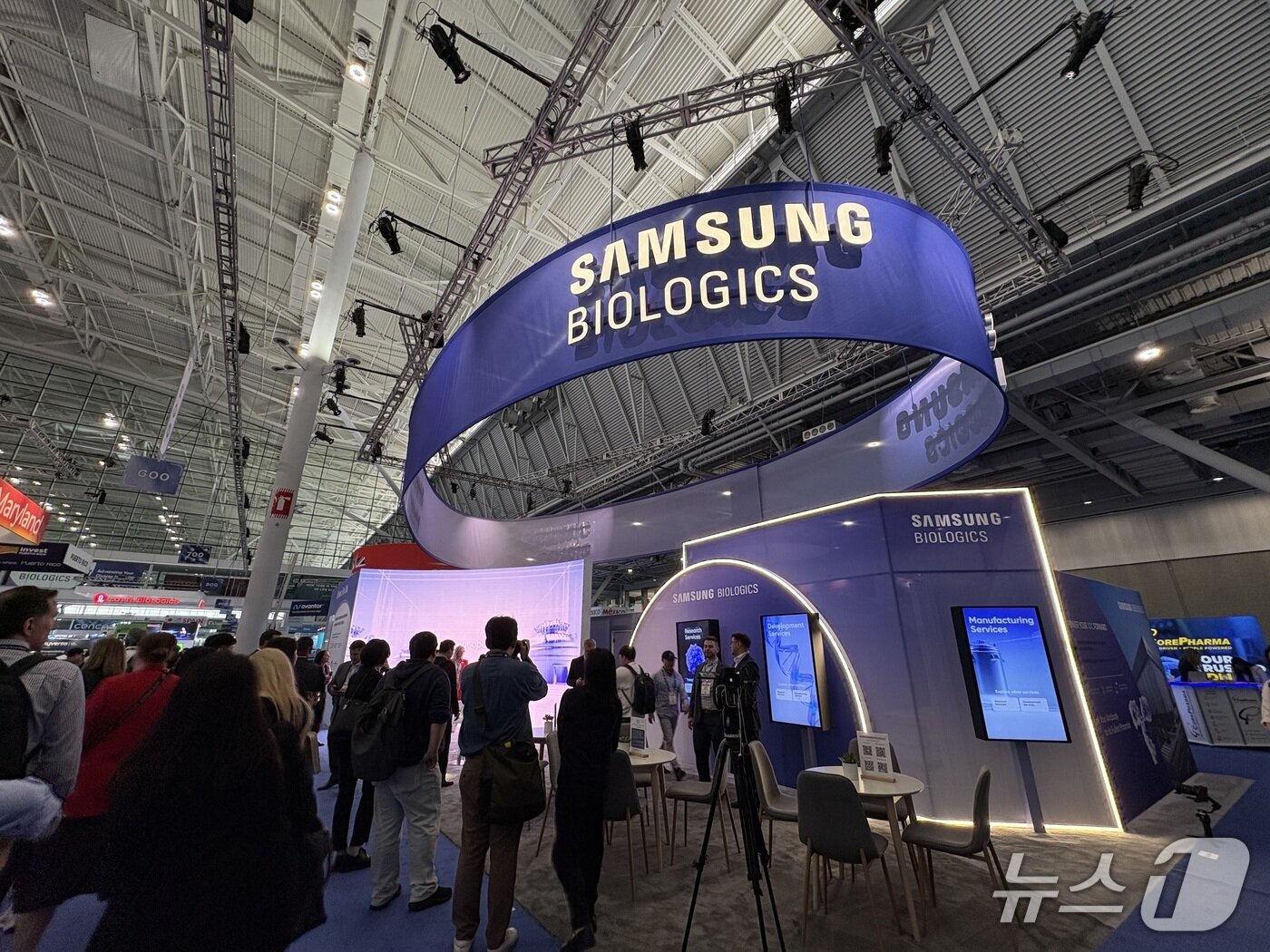 Samsung Biologics booth
