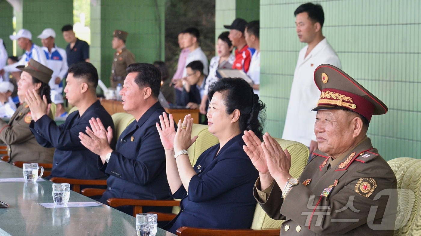 (평양 노동신문=뉴스1) = 북한 노동당 기관지 노동신문은 20일 "혁명학원 체육경기-2025가 만경대 혁명학원에서 지난 17~18일 진행됐다"라고 보도했다. [국내에서만 사용가능 …