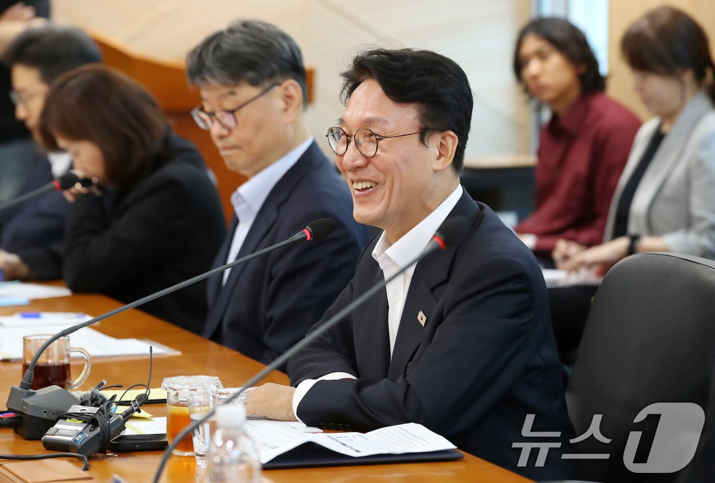 본문 이미지 - 김민석 국무총리 후보자가 20일 오전 대구 수성구 알파시티 내 대구디지털혁신진흥원에서 열린 &#39;인공지능 전환&#40;AX&#41; 연구거점 조성을 위한 경청 간담회&#39;에 참석해 모두발언을 하고 있다. 2025.6.20/뉴스1 ⓒ News1 공정식 기자