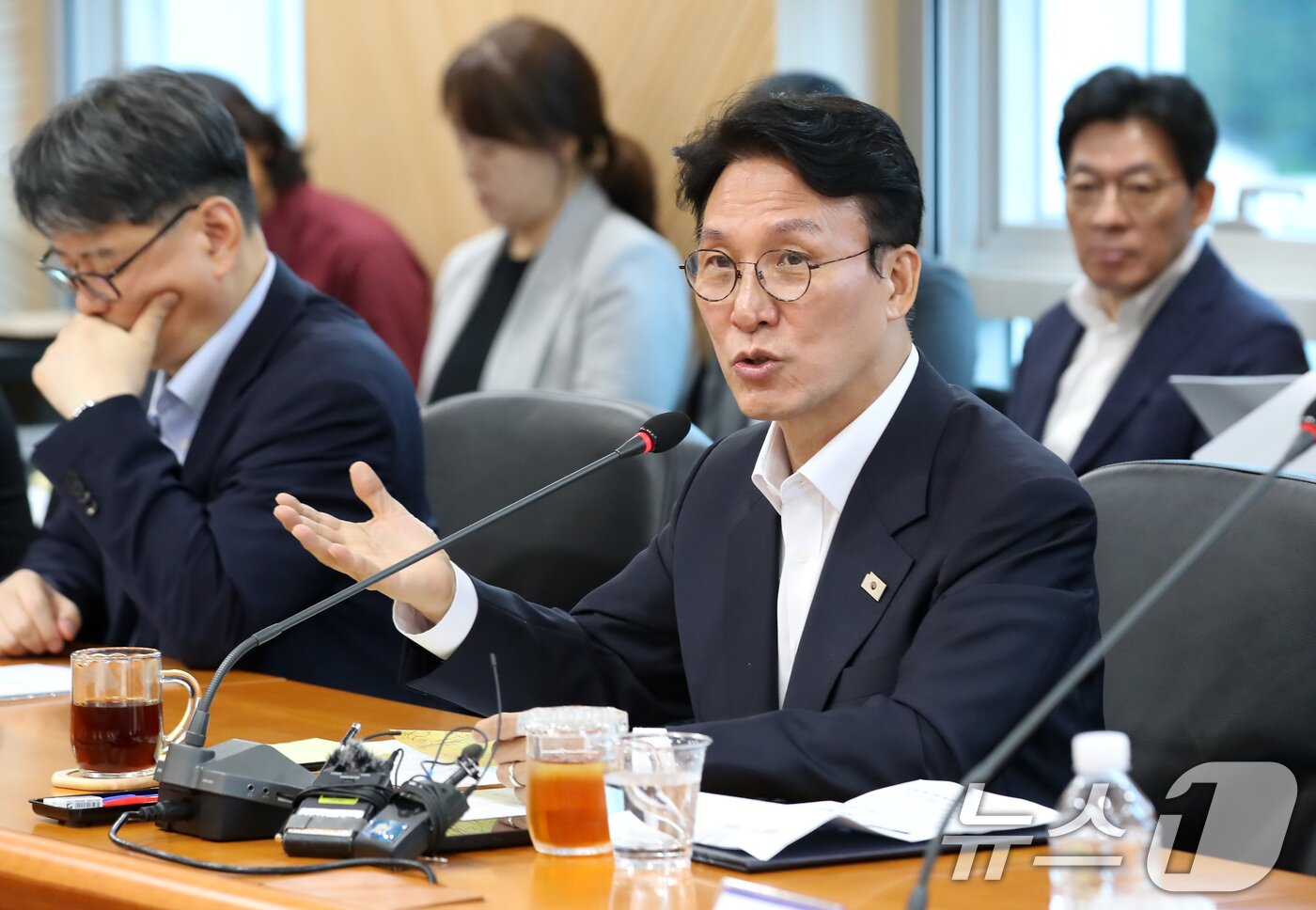 본문 이미지 - 김민석 국무총리 후보자가 20일 오전 대구 수성구 알파시티 내 대구디지털혁신진흥원에서 열린 &#39;인공지능 전환&#40;AX&#41; 연구거점 조성을 위한 경청 간담회&#39;에 참석해 모두발언을 하고 있다. 2025.6.20/뉴스1 ⓒ News1 공정식 기자
