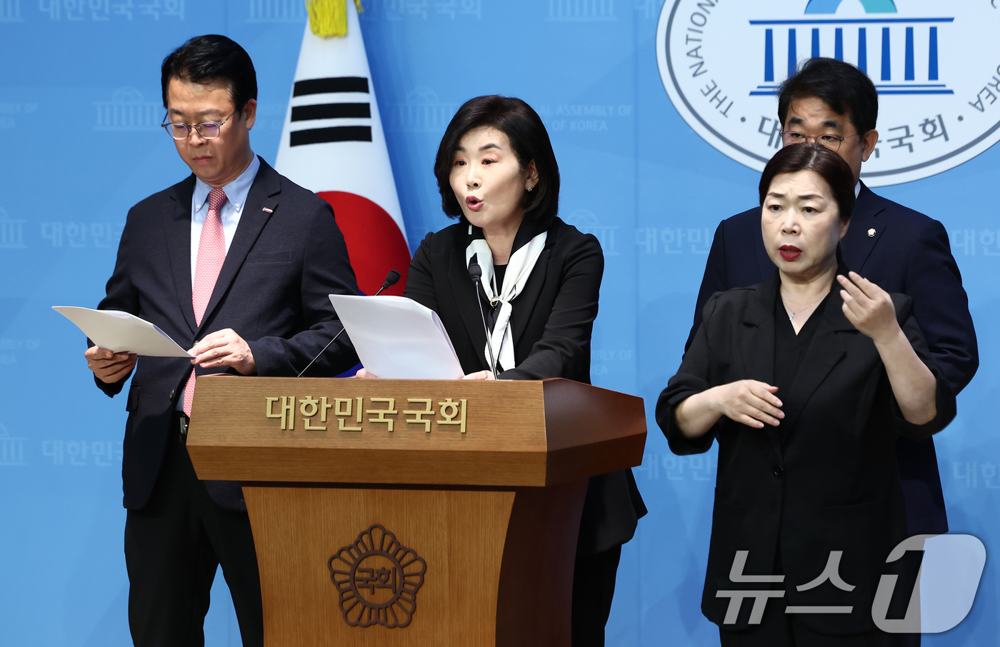 (서울=뉴스1) 김민지 기자 = 국민의힘 곽규택(왼쪽부터), 김희정, 배준영 국무총리 인사청문특별위원회 위원들이 20일 오전 서울 여의도 국회 소통관에서 김민석 국무총리 후보자 전 …