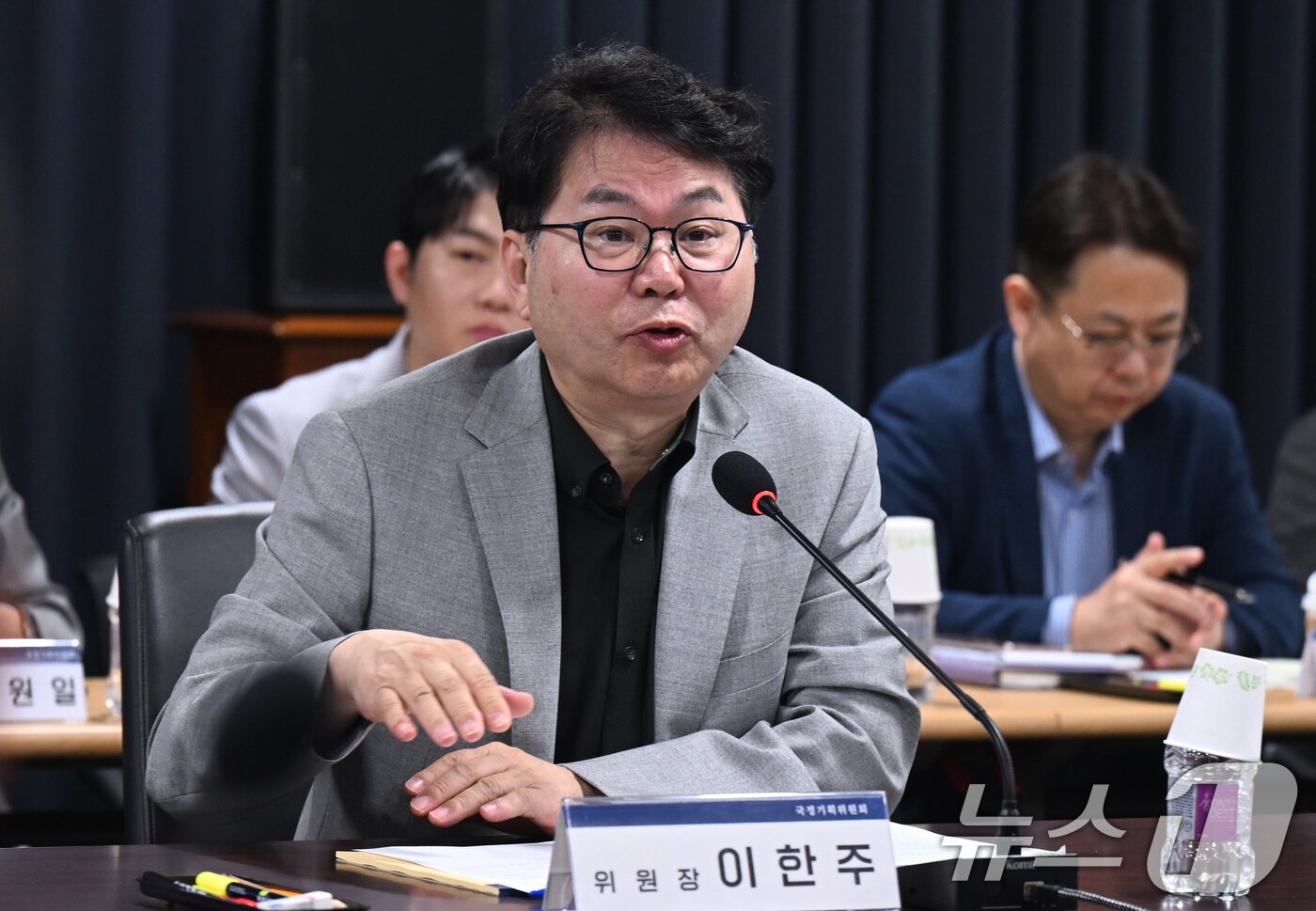 본문 이미지 - 이한주 국정기획위원장이 20일 오전 서울 종로구 정부서울청사 창성동 별관에서 열린 검찰청 업무보고에서 모두발언을 하고 있다. &#40;공동취재&#41; 2025.6.20/뉴스1 ⓒ News1 황기선 기자