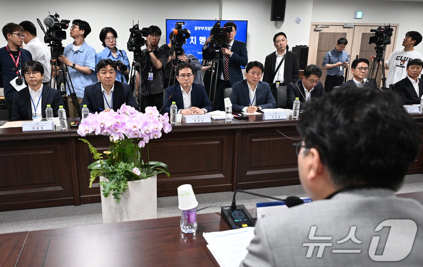 본문 이미지 - 이한주 국정기획위원장이 20일 오전 서울 종로구 정부서울청사 창성동 별관에서 열린 검찰청 업무보고에서 모두발언을 하고 있다. &#40;공동취재&#41; 2025.6.20/뉴스1 ⓒ News1 황기선 기자
