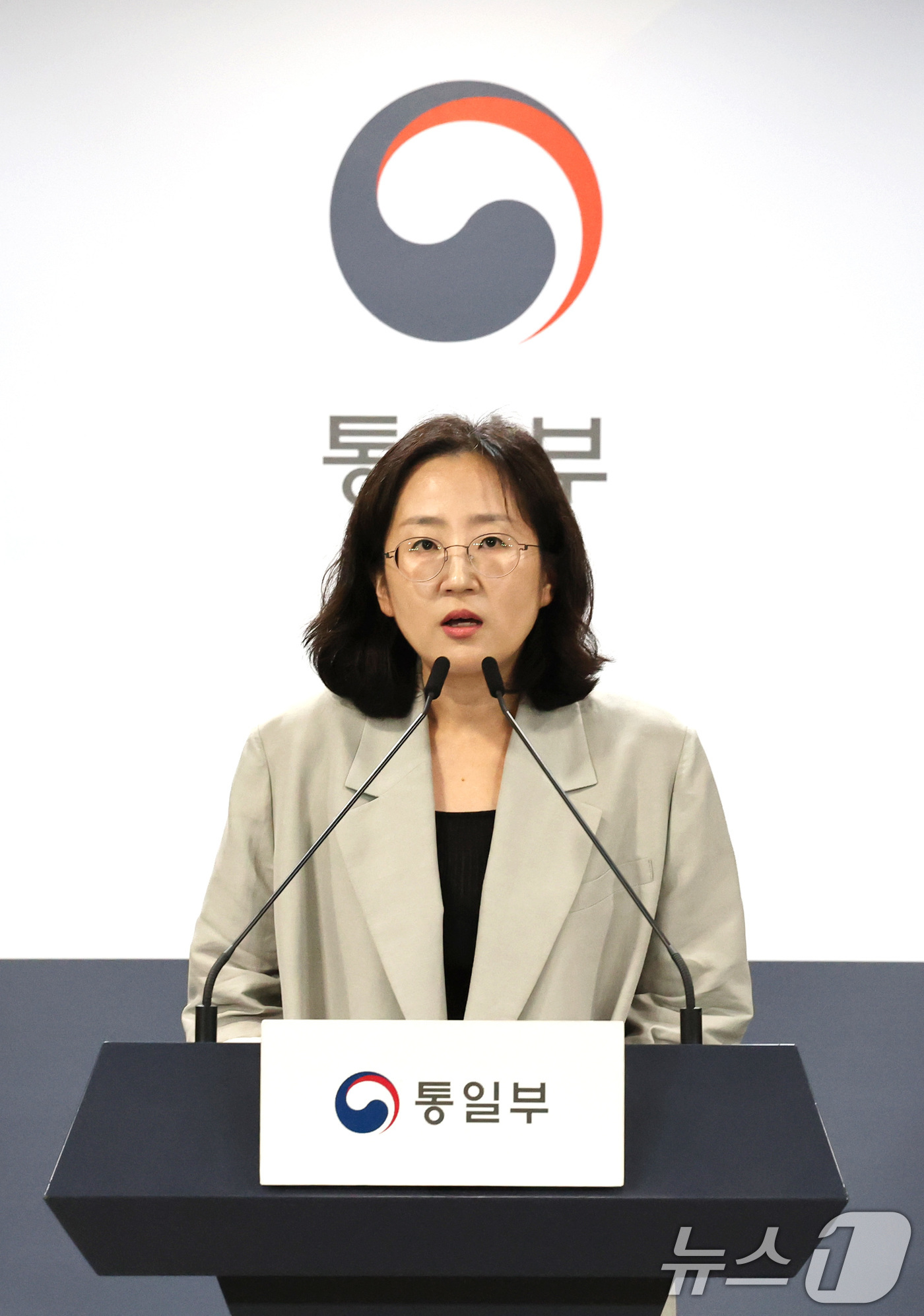 (서울=뉴스1) 임세영 기자 = 장윤정 통일부 부대변인이 20일 오전 서울 종로구 정부서울청사에서 정례브리핑을 하고 있다. 2025.6.20/뉴스1
