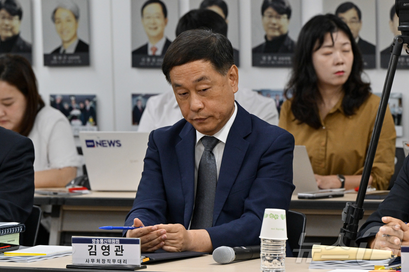 (과천=뉴스1) 박정호 기자 = 김영관 방송통신위원회(방통위) 사무처장이 20일 오전 경기 과천시 정부과천청사 방통위에서 열린 국정기획위원회 방통위 업무보고에서 김현 국정기획위원회 …