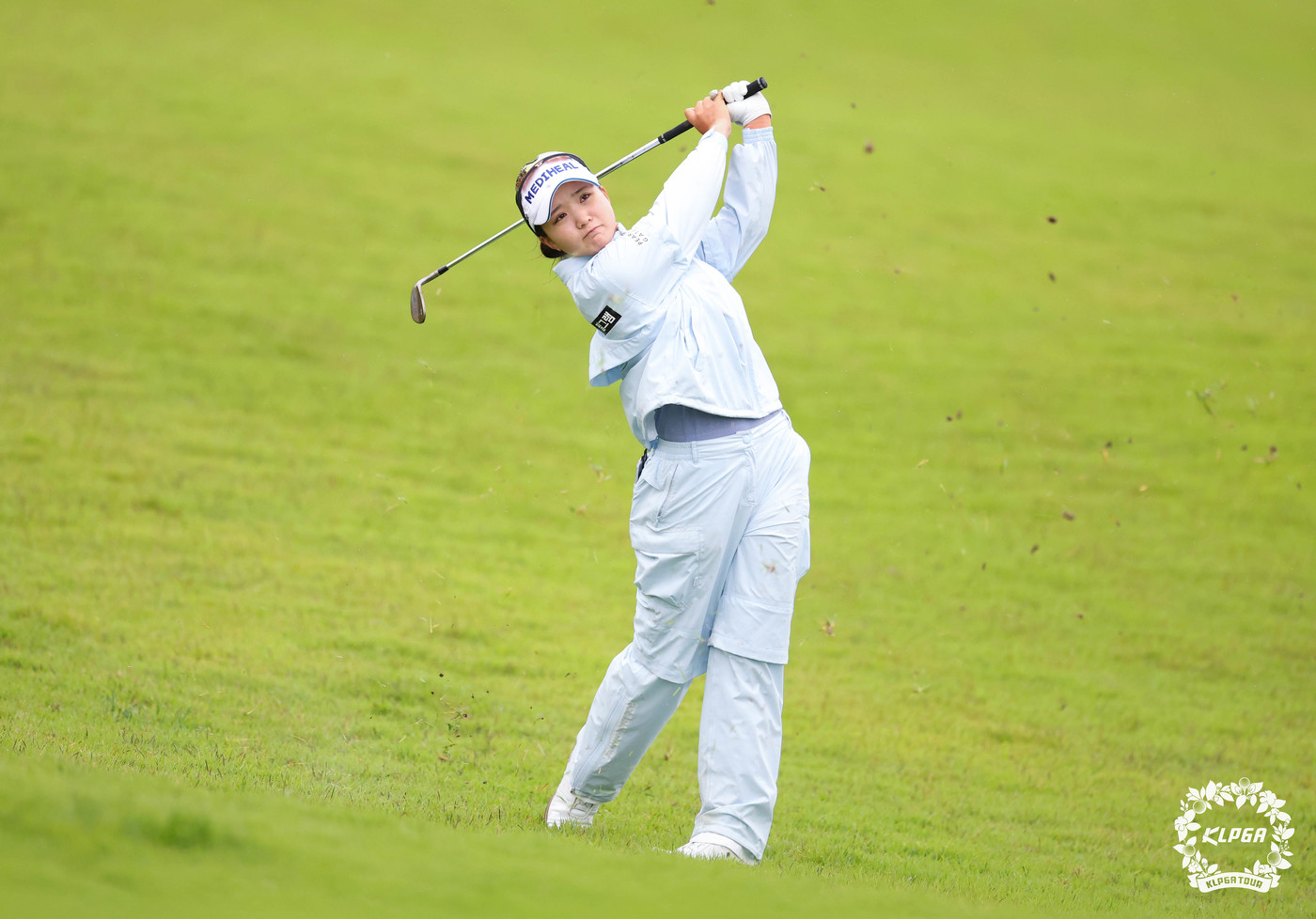 (서울=뉴스1) = 정지효가 20일 경기 안산 대부도에 위치한 더헤븐CC에서 열린 '더헤븐 마스터즈' 1라운드 10번 홀에서 아이언샷을 하고 있다. (KLPGA 제공. 재판매 및 …