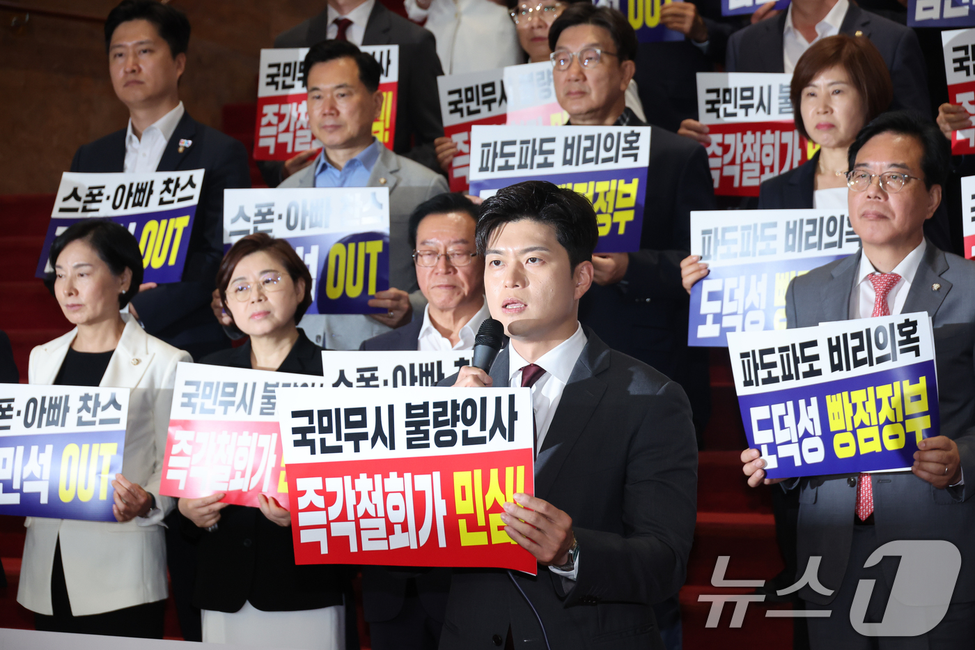 (서울=뉴스1) 안은나 기자 = 김용태 국민의힘 비상대책위원장이 20일 오전 서울 여의도 국회에서 '비리백화점 이재명 정부 인사청문회 대책 긴급의원총회'를 마친 뒤 김민석 국무총리 …