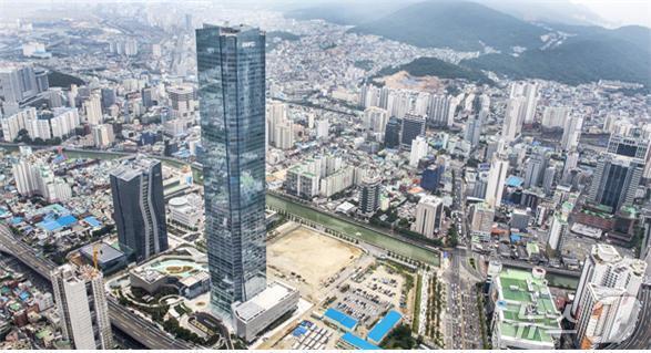 본문 이미지 - 부산시 남구 문현금융로 주택도시보증공사 본사&#40;HUG 제공&#41;. 2025.6.21/뉴스1