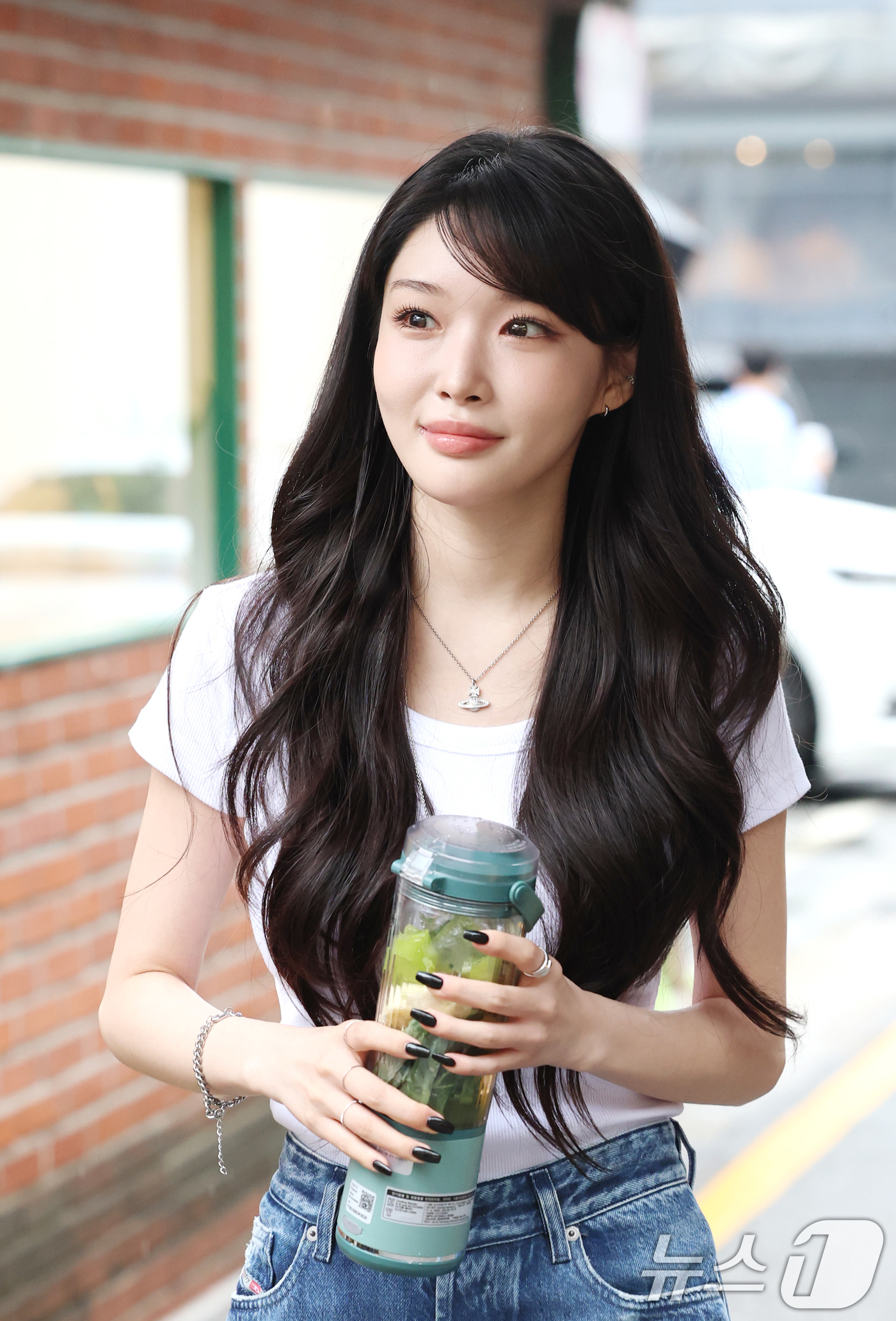 (서울=뉴스1) 권현진 기자 = 가수 청하가 20일 오후 서울 강남구 꼴라보하우스 도산에서 열린 프리미엄 가전 브랜드 샤크닌자의 팝업 포토세션에 참석하고 있다. 2025.6.20/ …