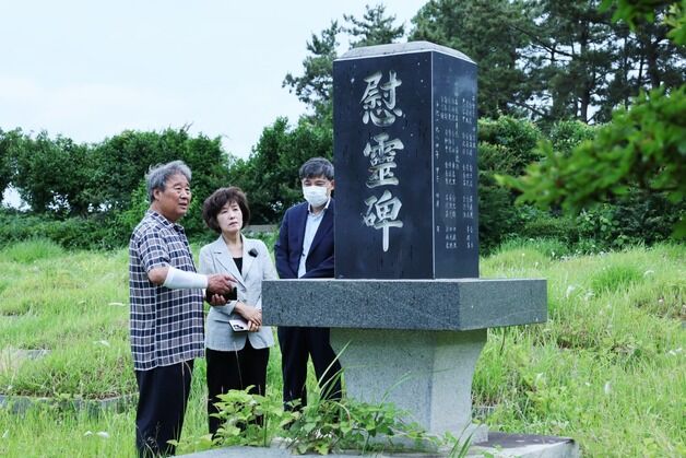 진실화해위원장 '한국전쟁 민간인 희생' 무안군 찾아 희생자 추모