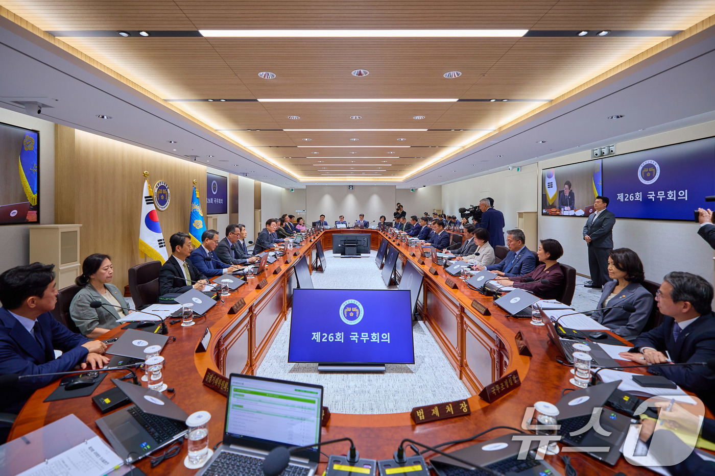 (서울=뉴스1) 박지혜 기자 = 이재명 대통령이 지난 19일 서울 용산 대통령실청사에서 제26회 국무회의를 주재하고 있다. (이재명 대통령 SNS. 재판매 및 DB 금지)  202 …