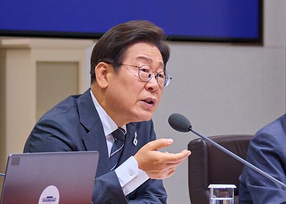 울산 전통시장 찾은 李대통령…시민 "주가 올라 고맙다"