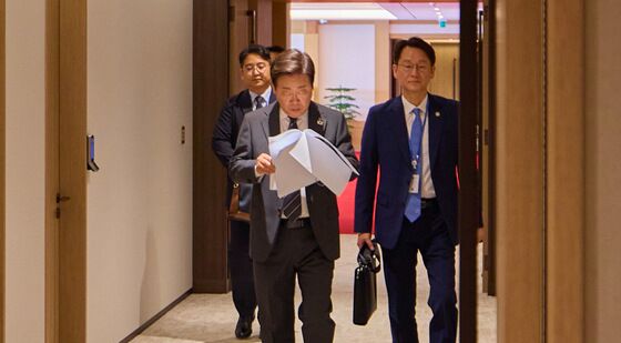 자료보는 李 대통령