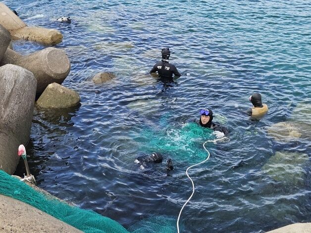 제주해경, 합동 수중 정화활동으로 폐그물 1톤 수거