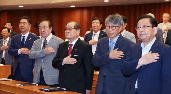 국민의례하는 김병기·정대철·이종찬