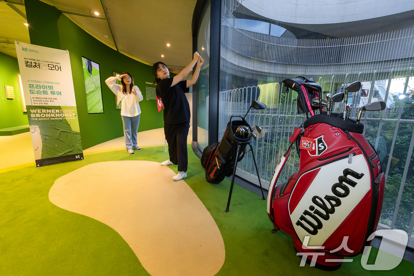 (서울=뉴스1) = KT가 할인 중심의 멤버십 혜택을 넘어, 고객 니즈에 맞춘 차별화된 경험형 혜택으로 확장하며 올해 처음 선보인 '프라이빗 도슨트 투어'를 하반기에도 이어간다고 …