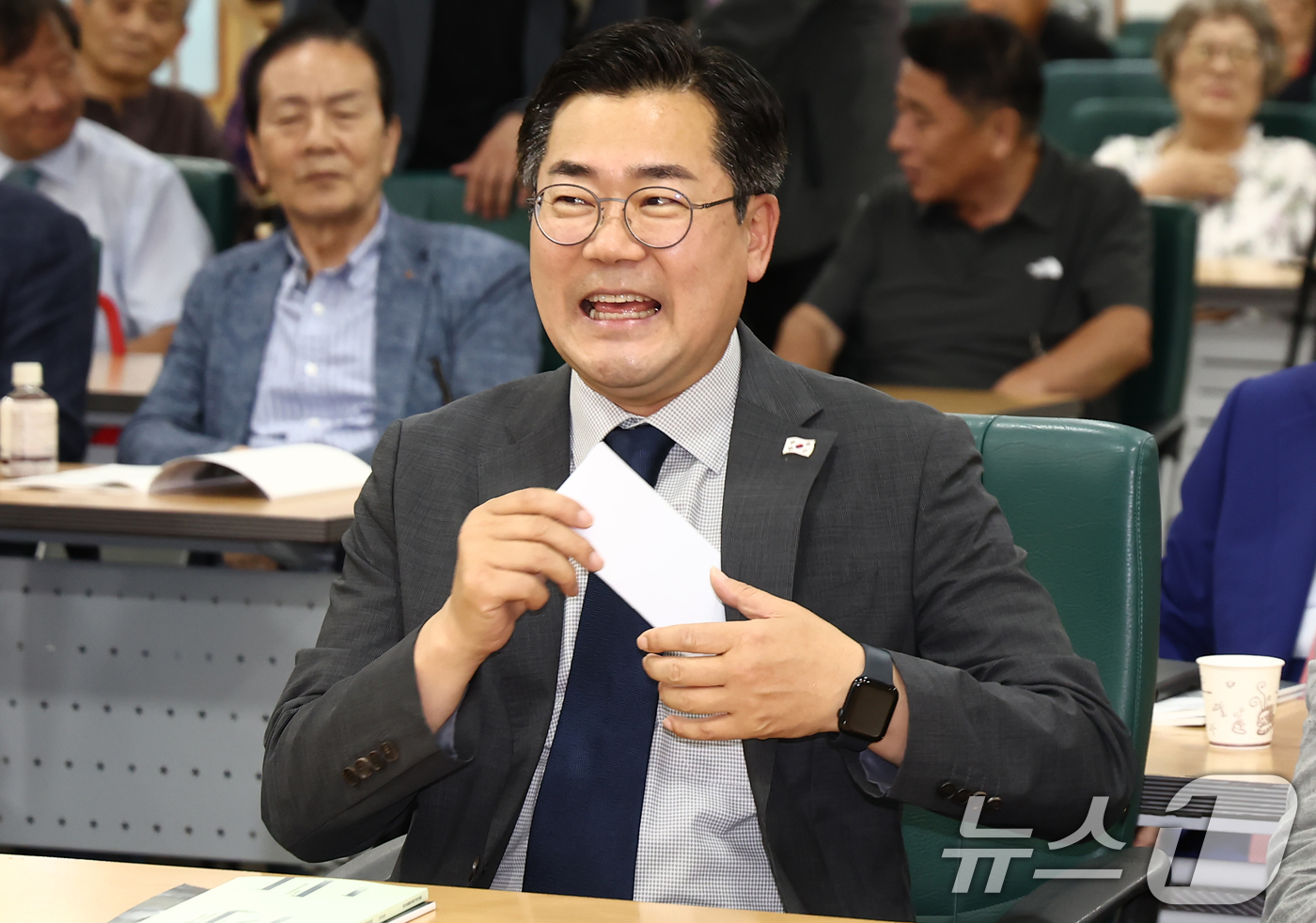 (서울=뉴스1) 김민지 기자 = 박찬대 전 더불어민주당 원내대표가 20일 서울 여의도 국회에서 열린 2025 심포지엄 전시국회와 조봉암의 리더십에 참석해 자리하고 있다. 2025. …