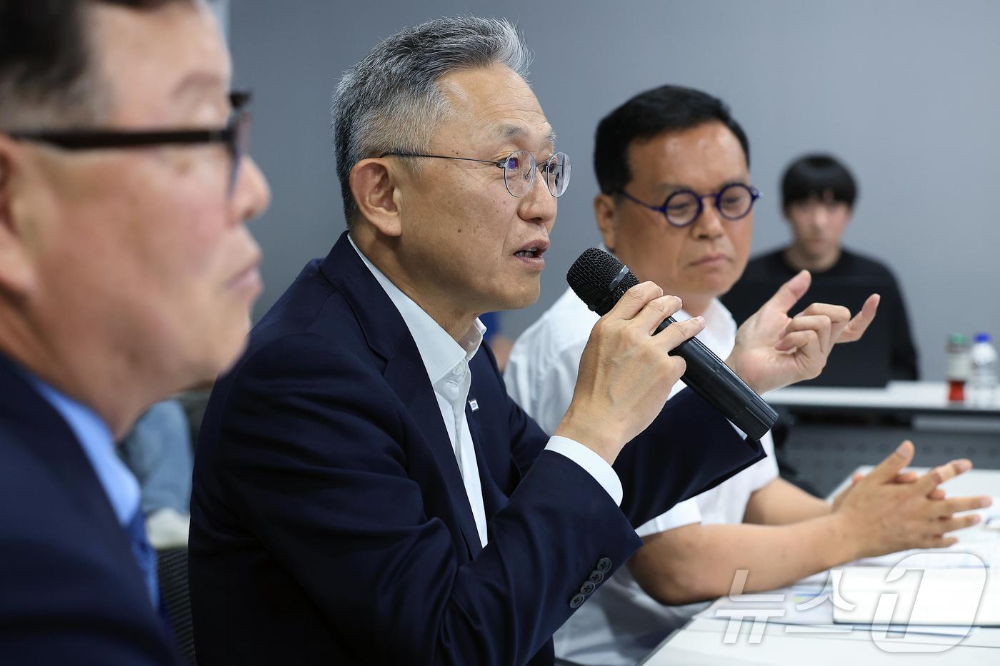 (성남=뉴스1) 박정호 기자 = 김종갑 글로벌디지털혁신네트워크(GDIN) 대표이사가 20일 오후 경기도 성남시 분당구 판교스타트업 캠퍼스에서 열린 반려동물 육성 협의회의 반려산업 …