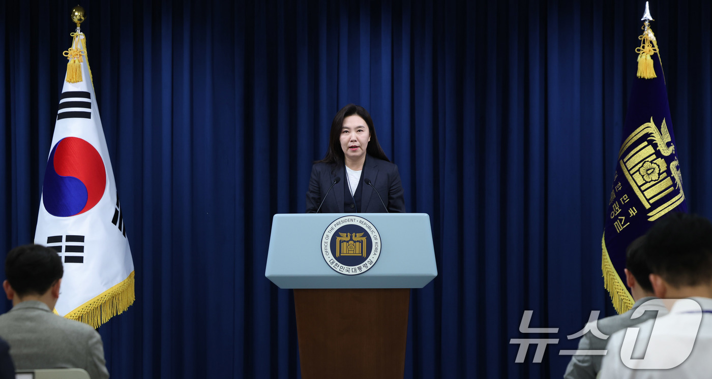 (서울=뉴스1) 박지혜 기자 = 강유정 대변인이 20일 서울 용산구 대통령실 청사에서 특검보 임명 관련 브리핑을 하고 있다.  2025.6.20/뉴스1