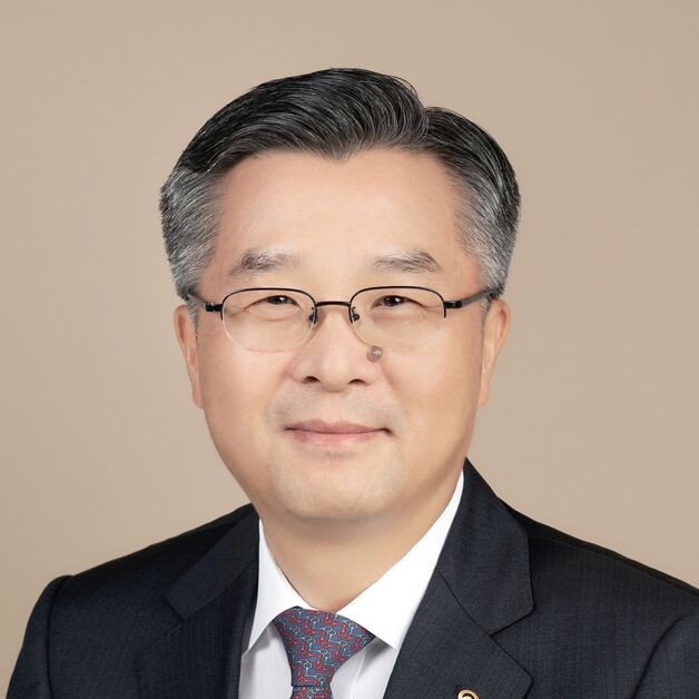 '한화오션 인수 지휘' 권혁웅 한화생명 대표…사업 다각화 기대[프로필]