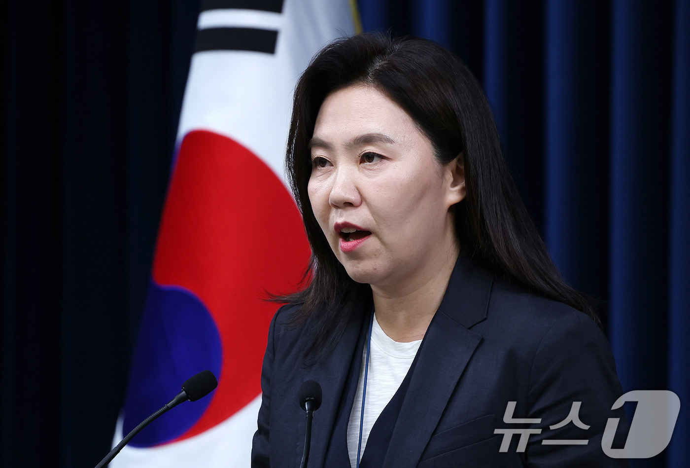 (서울=뉴스1) 박지혜 기자 = 강유정 대변인이 20일 서울 용산구 대통령실 청사에서 현안 관련 브리핑을 하고 있다.  2025.6.20/뉴스1