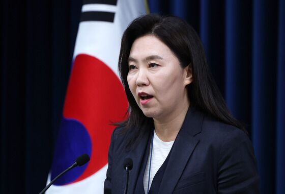 [속보] 대통령실 "미국 이란 공격 사태 예의주시…추가 논의 이어가기로"