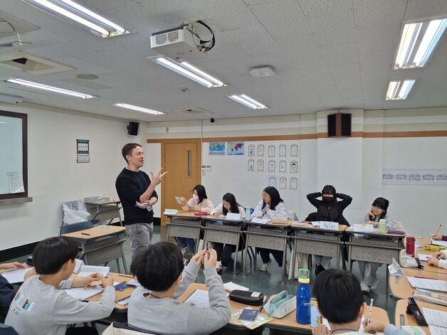 방학에도 '열공'…대학과 손잡고 영어캠프 여는 자치구들[서울in]