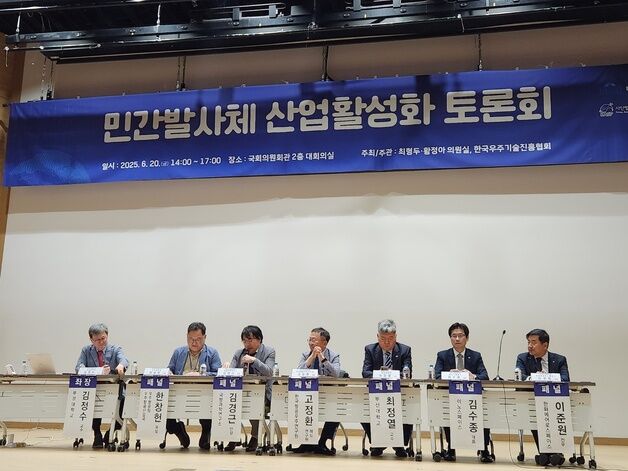 K발사체 살려면 정부가 위성 일감 끌어줘야…누리호 상용화 첫삽
