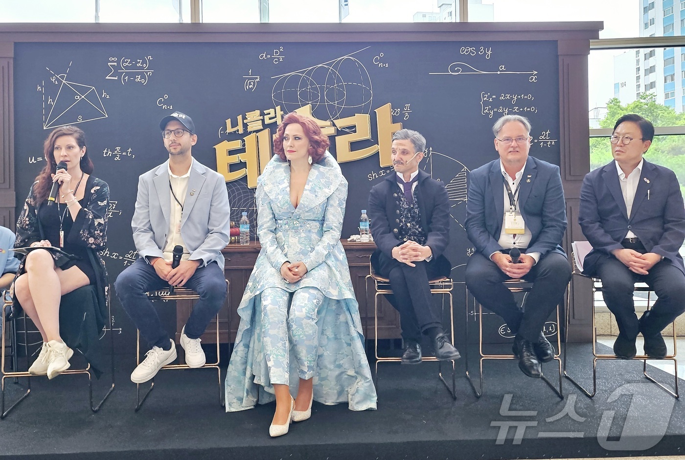 (대구=뉴스1) 남승렬 기자 = 20일 대구오페라하우스에서 제19회 대구국제뮤지컬페스티벌(DIMF·딤프) 개막작인 헝가리 뮤지컬 '테슬라' 기자간담회가 진행되고 있다.이날 간담회는 …