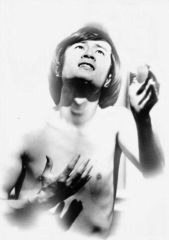 본문 이미지 - 1981년 연극 &#39;에쿠우스&#39;에 출연했을 때의 송승환 / PMC프러덕션 제공