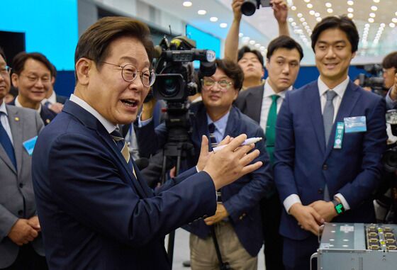[뉴스1 PICK]'AI로 깔딱고개 넘자'…이재명 대통령, 첫 산업 행보