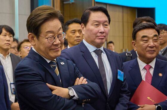 대통령실 "李대통령 시계, 제작 기획 단계…판매 사기 유의"