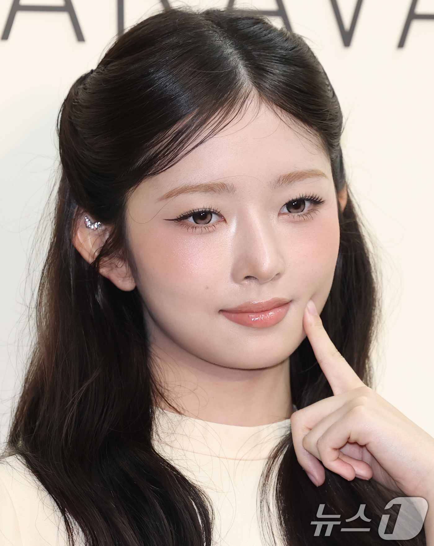 (서울=뉴스1) 권현진 기자 = 아이브 레이가 20일 오후 서울 성동구 성수동의 한 매장에서 열린 이탈리안 브랜드 메종 발렌티노 2025 가을 컬렉션 팝업 스토어 오픈기념 행사에 …