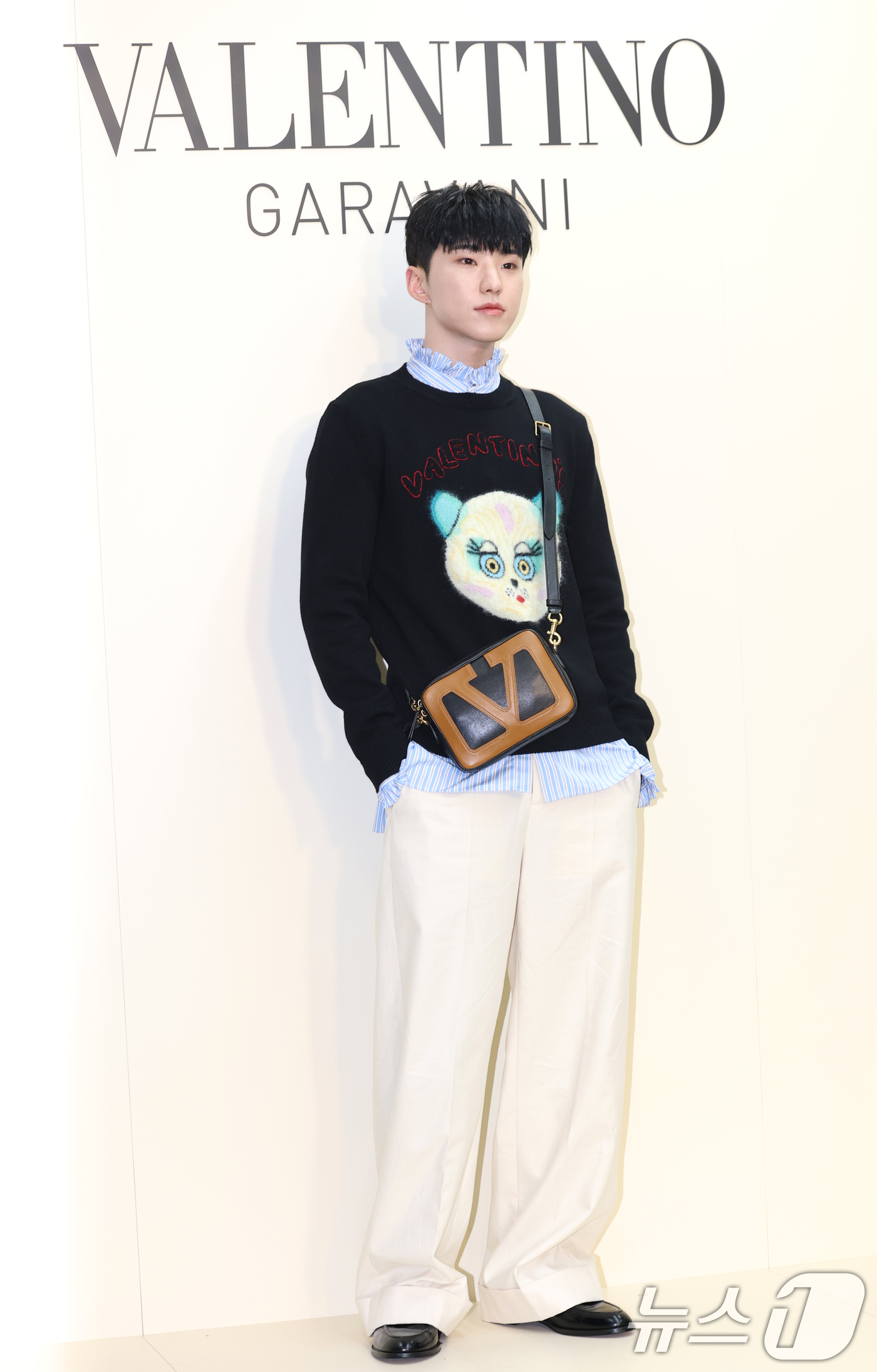 (서울=뉴스1) 권현진 기자 = 20일 오후 서울 성동구 성수동의 한 매장에서 열린 이탈리안 브랜드 메종 발렌티노 2025 가을 컬렉션 팝업 스토어 오픈기념 행사에 참석해 포즈를 …