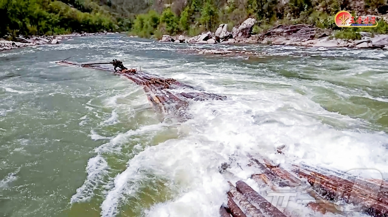 (평양 노동신문=뉴스1) = 북한 노동당 기관지 노동신문은 21일 "상반년 안으로 연간 떼몰이 계획을 완수하는가 못하는가가 바로 오늘의 시험떼를 어떻게 내리는가 하는데 달려있다"고 …