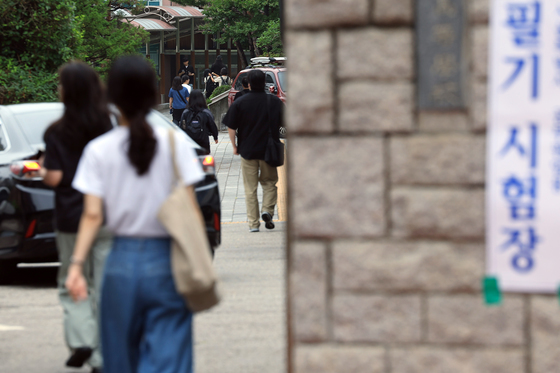 여성 공무원 비율 첫 과반 넘었다…5급 이상도 첫 1만 명 돌파