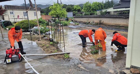 곡성 92.5㎜ 등 세찬 장맛비에 잇단 피해 신고…주민 대피까지(종합)