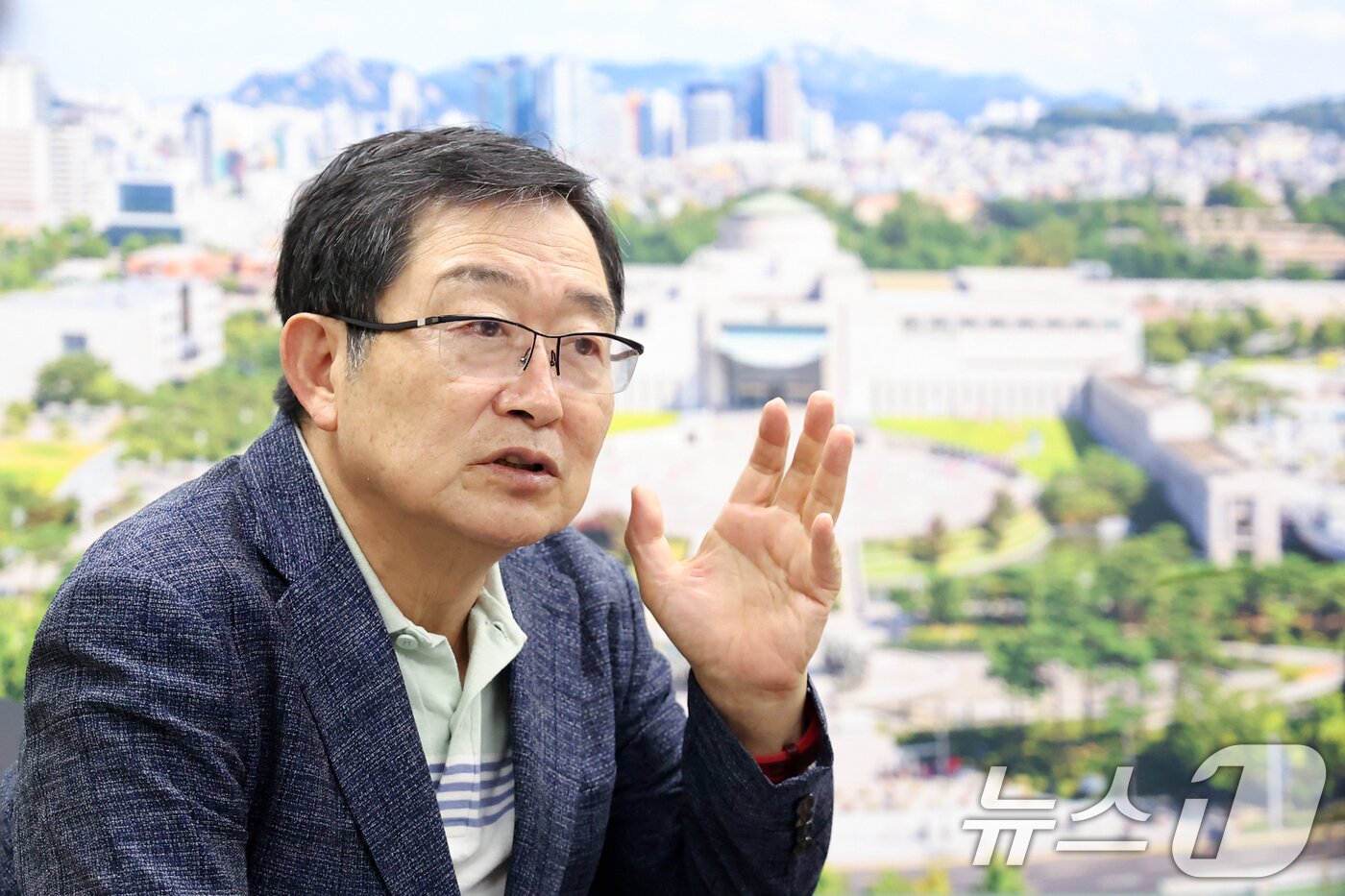 본문 이미지 - 백승주 전쟁기념사업회장이 서울 용산구 전쟁기념관 내 집무실에서 뉴스1과 인터뷰를 하고 있다. 2025.6.21/뉴스1 ⓒ News1 민경석 기자