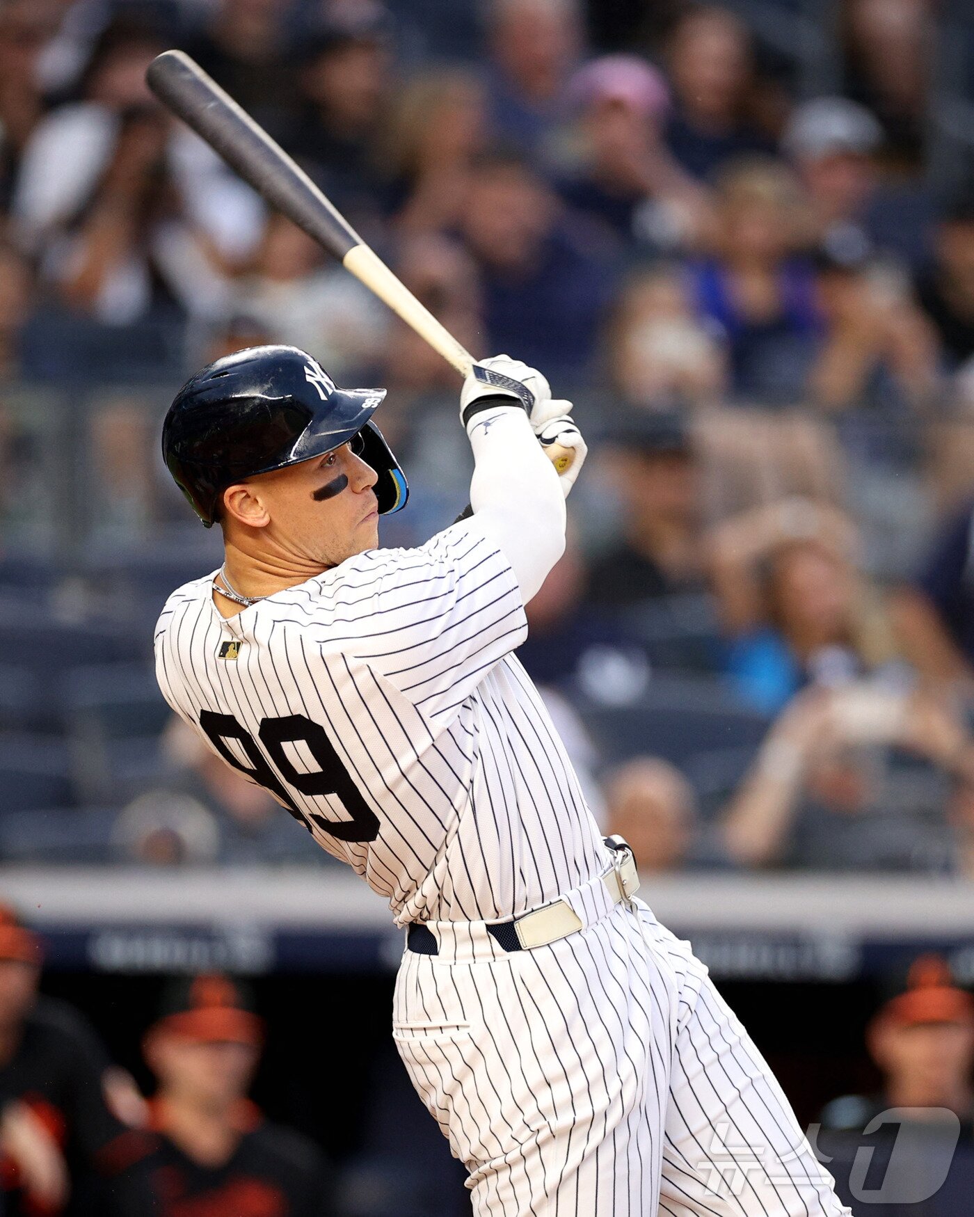 본문 이미지 - 뉴욕 양키스 애런 저지는 21일(한국시간) 열린 2025 메이저리그 볼티모어 오리올스전에서 3회초 시즌 27호 1점 홈런을 터뜨렸다. ⓒ AFP=뉴스1