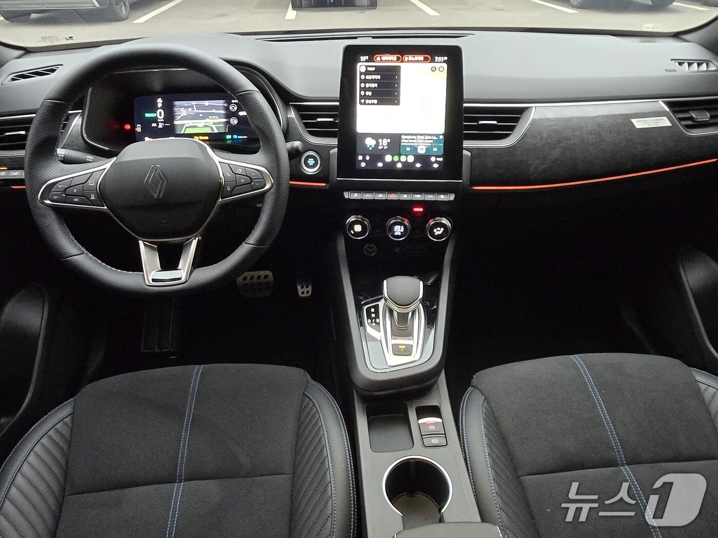 본문 이미지 - 르노코리아 소형 스포츠유틸리티차&#40;SUV&#41; 아르카나 e-테크&#40;tech&#41; 하이브리드 최상위 트림 &#39;에스프리 알핀&#39; 모델 센터패시아·대시보드 모습. 2025.06.01/뉴스1 김성식 기자