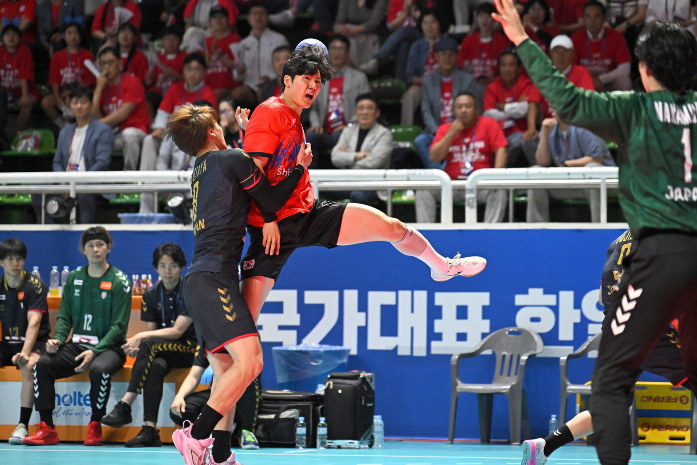 본문 이미지 - 한국 핸드볼 대표팀이 한일 정기전에서 남녀 동반 승리를 거뒀다.&#40;대한핸드볼협회 제공&#41;  