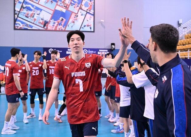 '허수봉 18점' 남자배구, 호주 꺾고 AVC 네이션스컵 4강 진출