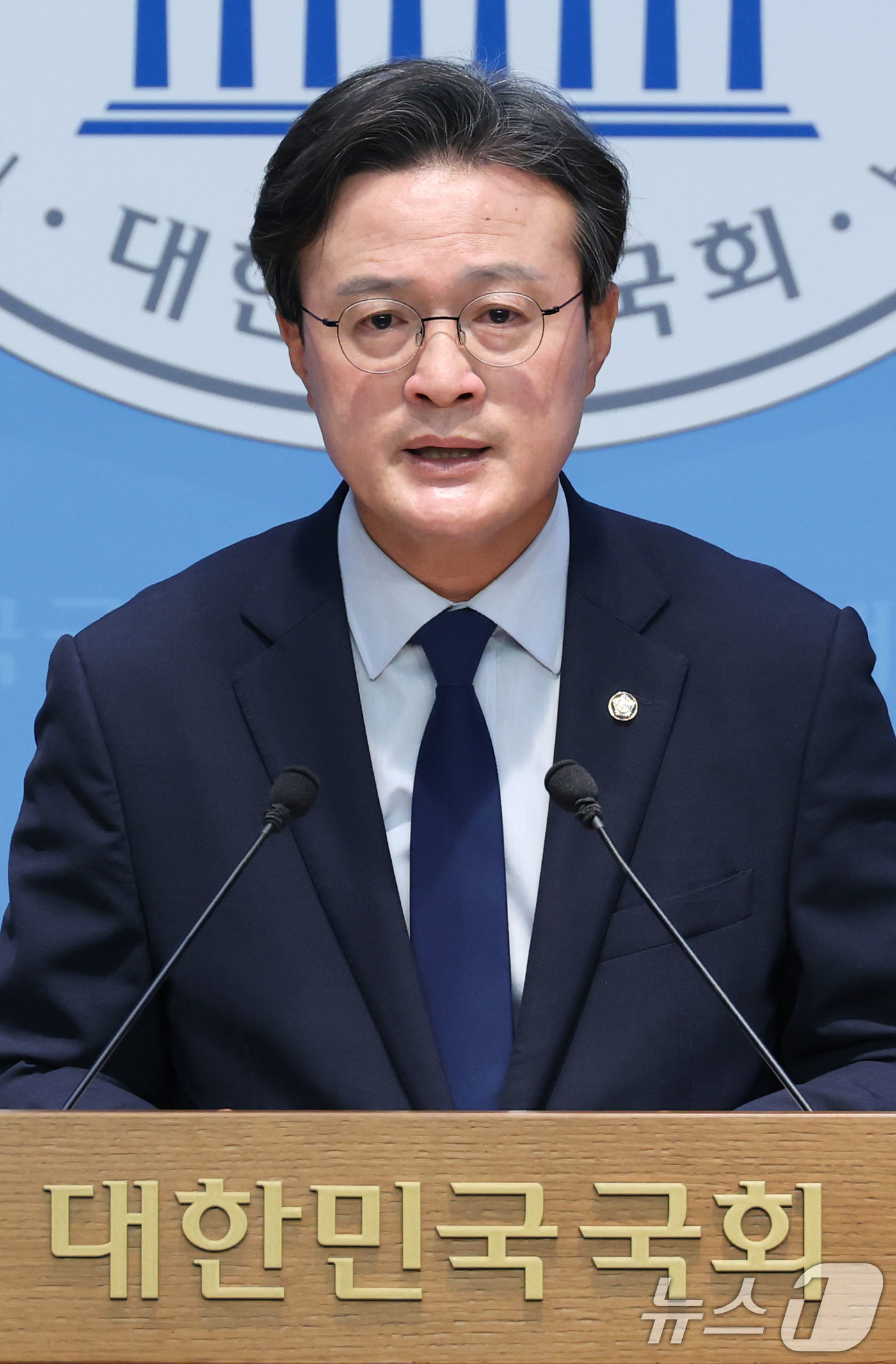 (서울=뉴스1) 이광호 기자 = 국무총리 후보자 인사청문특별위원회 위원인 채현일 더불어민주당 의원이 22일 오전 서울 여의도 국회 소통관에서 김민석 국무총리 후보자에 대한 색깔론과 …