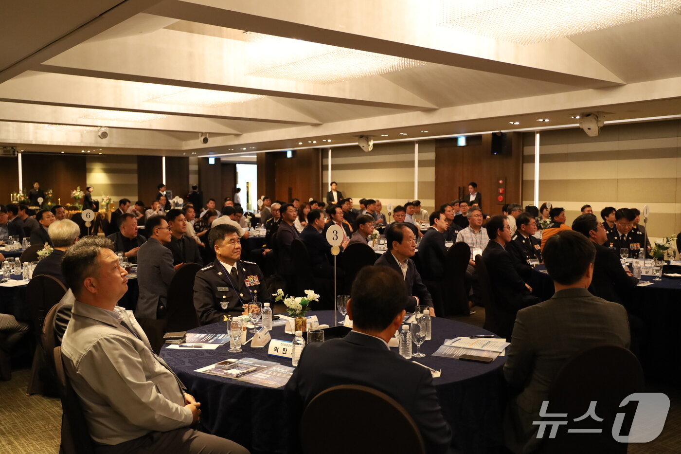 본문 이미지 - 울산해양경찰서는 지난 20일 울산 동구에서 '탱크터미널 화재·폭발사고 예방 포럼'을 열고 사고 초기 대응책과 예방 전략을 논의했다.(울산해경 제공. 재판매 및 DB금지)/뉴스1