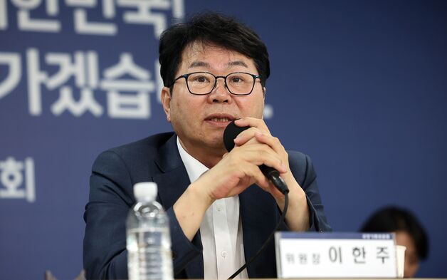 이한주 "부처 업무보고 실망, 공약 최우선"…'갑질' 적극 반박(종합)