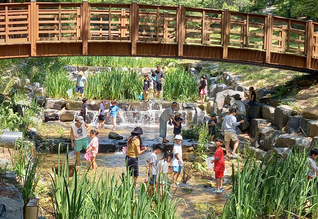 '장맛비 소강' 한낮 기온 30도 안팎…초여름 더위
