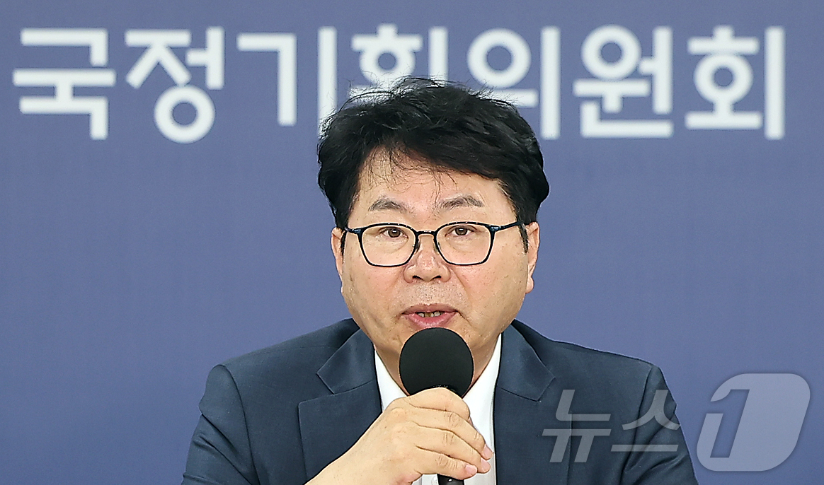 (서울=뉴스1) 김진환 기자 = 이한주 국정기획위원장이 22일 오후 서울 종로구 정부서울청사 창성동 별관에서 열린 기자간담회에서 발언하고 있다. 2025.6.22/뉴스1