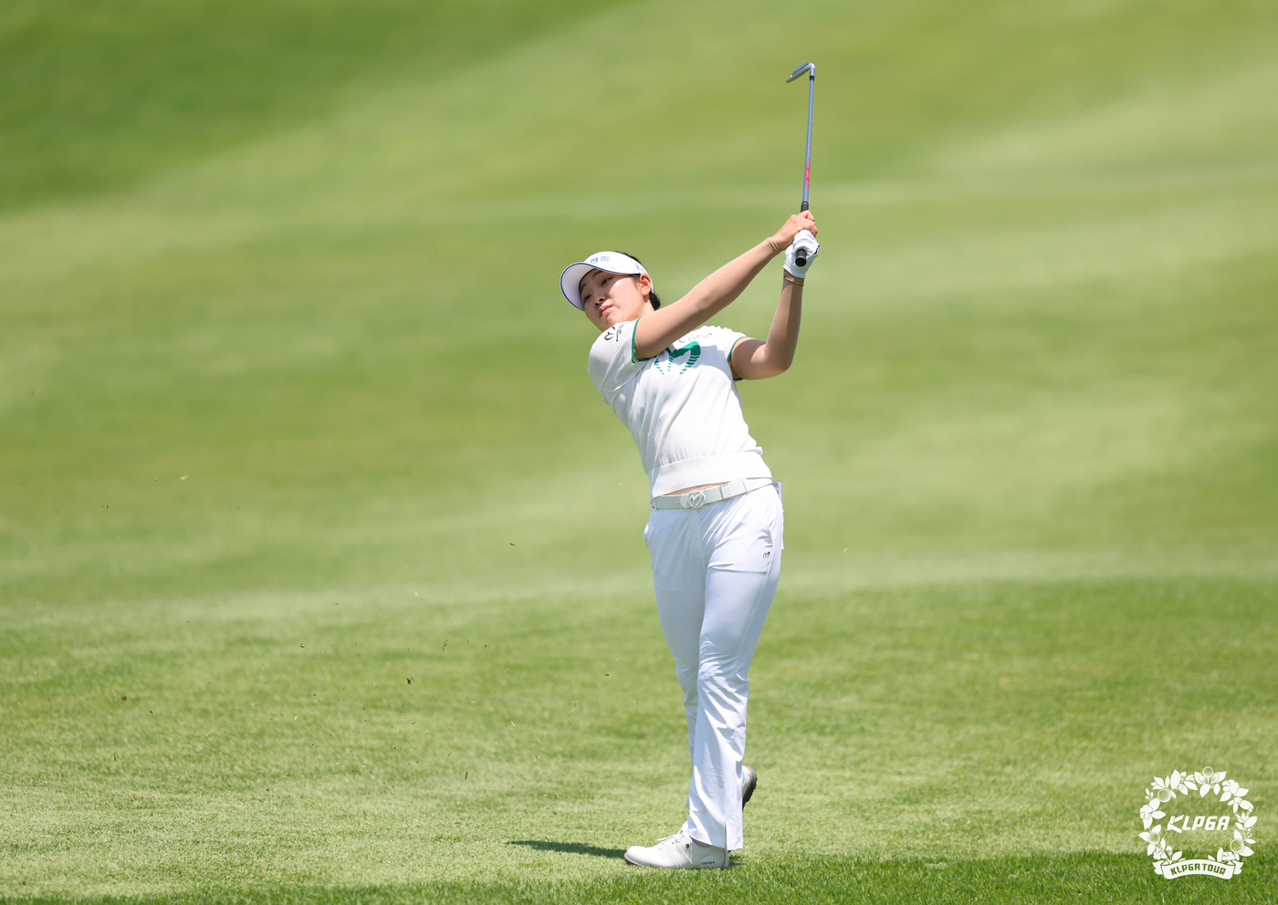 (서울=뉴스1) = 22일 경기 안산 대부도 더헤븐CC에서 열린 '더헤븐 마스터즈' FR, 유현조가 2번홀 아이언샷을 치고 있다. (KLPGA 제공. 재판매 및 DB 금지) 202 …