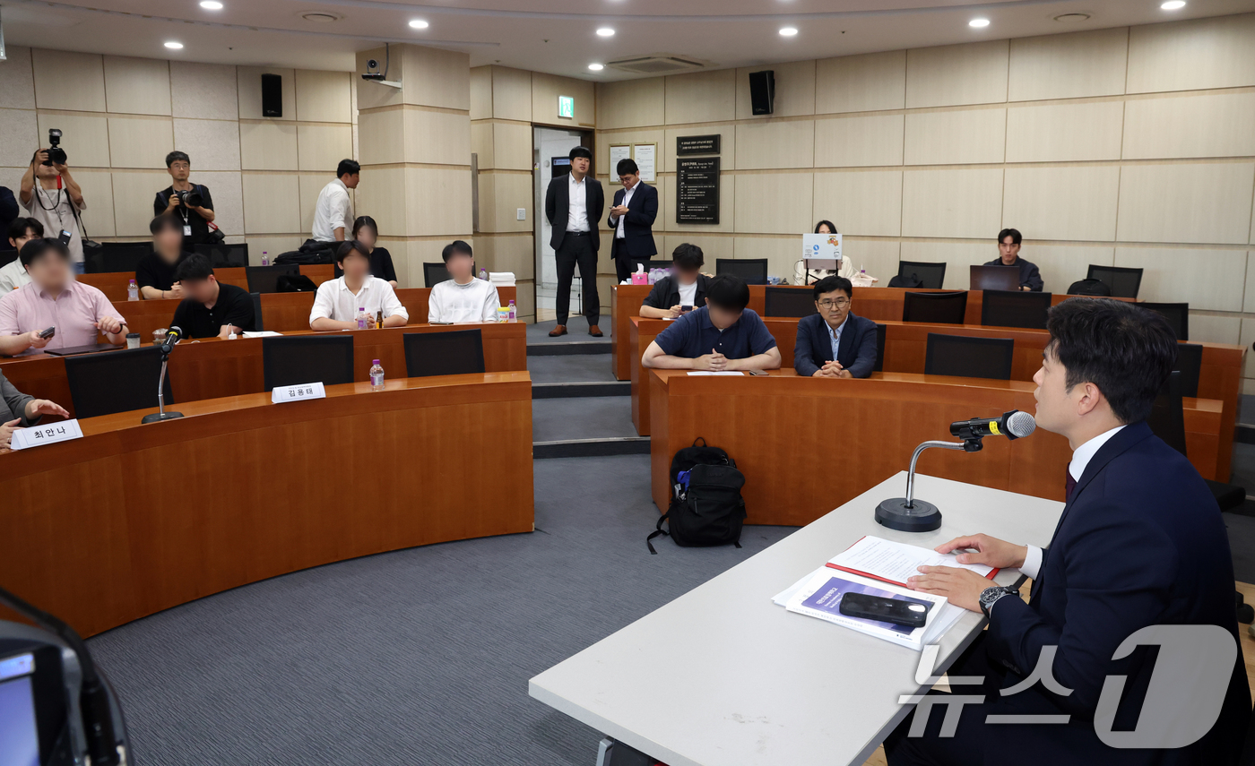 (서울=뉴스1) 김명섭 기자 = 김용태 국민의힘 비상대책위원장이 22일 서울 성북구 고려대 의대 문숙의학관에서 열린 전공의‧의대생들에게 듣는 의료대란 해결방안 간담회에서 인사말을 …